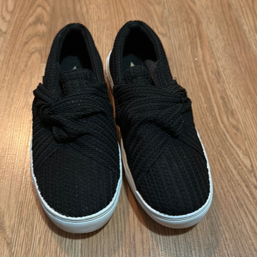 Size 8 Jollimall casual shoes, only worn once, like new!
